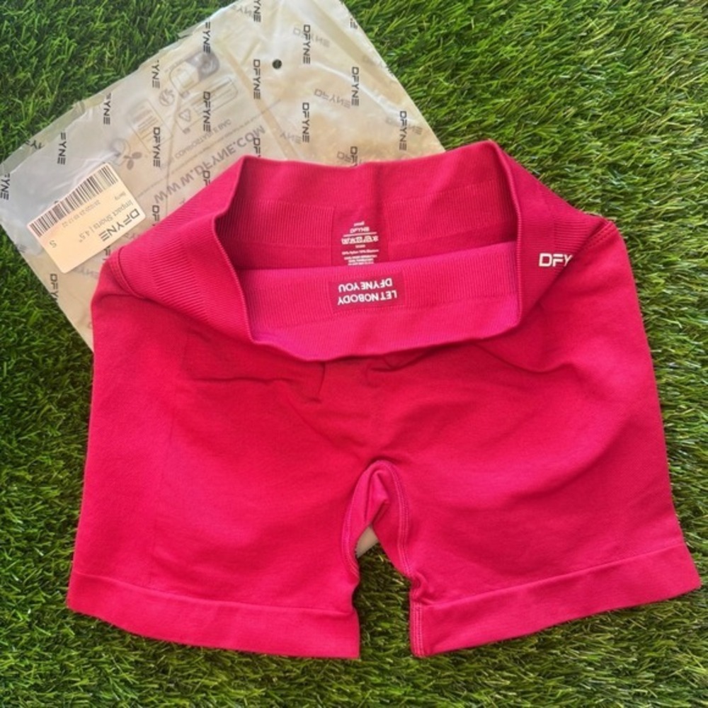 Dfyne impact shorts 4.5" berry small - Picture 3 of 4
